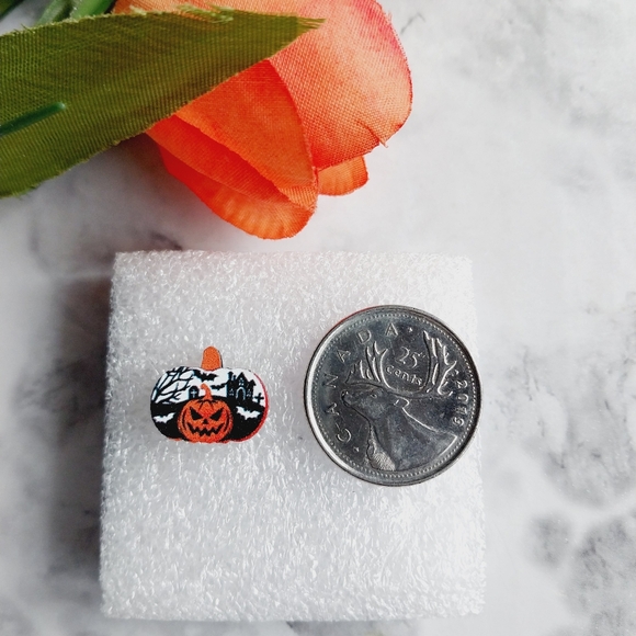 Halloween Pumpkin Jack o Lantern small Studs - Picture 3 of 3